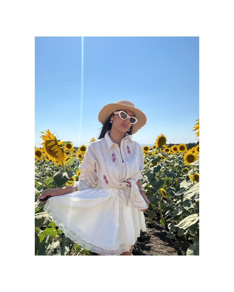 PEMBE ÇİZGİLİ İŞLEMELİ GÖMLEK