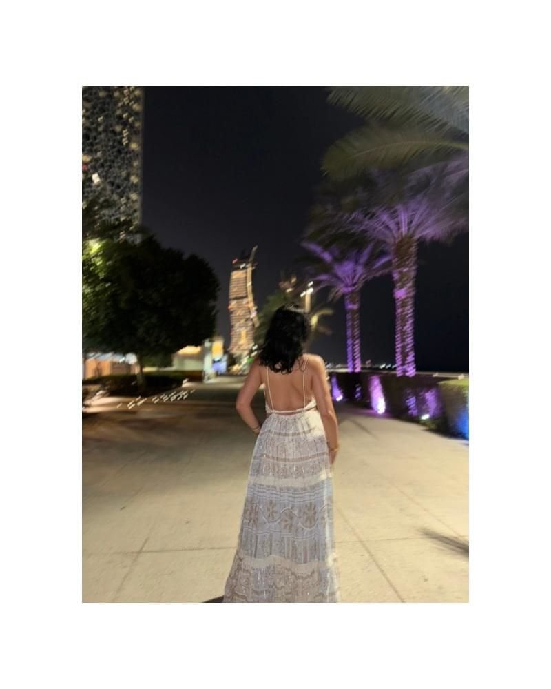 İşlemli Arka Bağlamalı Elbise