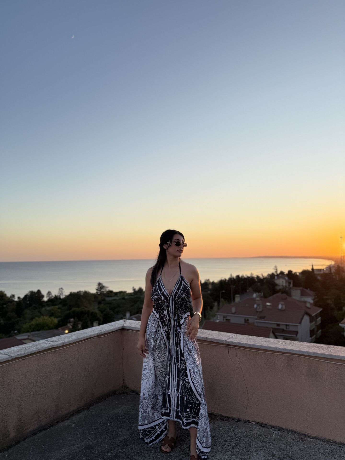 Siyah Beyaz Bağlamalı Taşlı Elbise